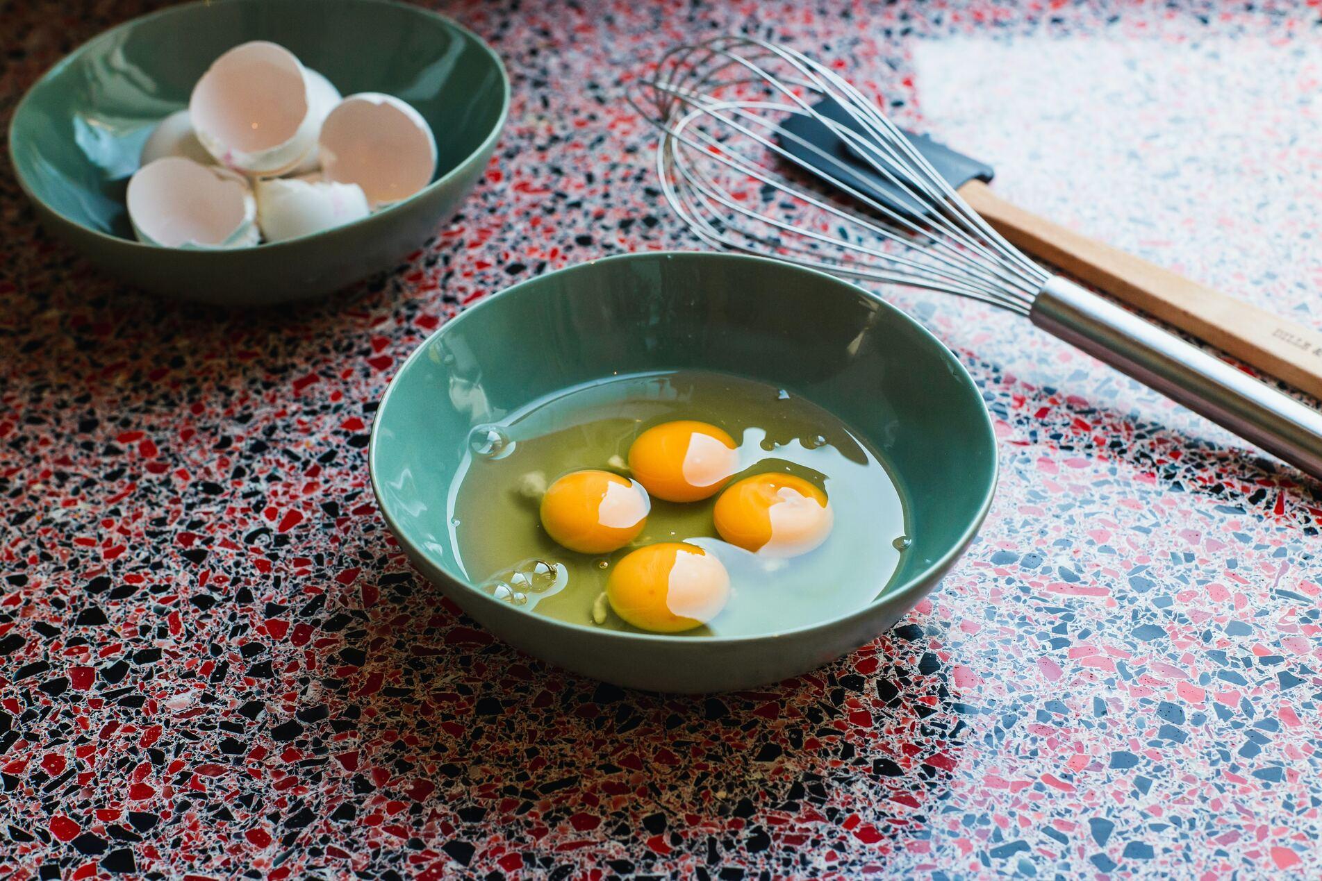 Put butter on hot pan and bring it to liquid state